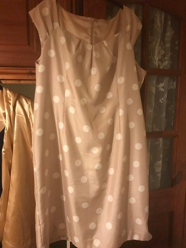 Preview of the first image of Jacque vert pale pink dress size 24.