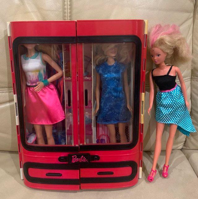 Preview of the first image of Barbie - 3 dolls and ultimate closet with accessories.