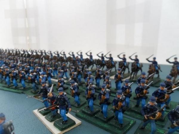 Image 23 of 28 mm white metal Union & Confederate ACW 233 figures.