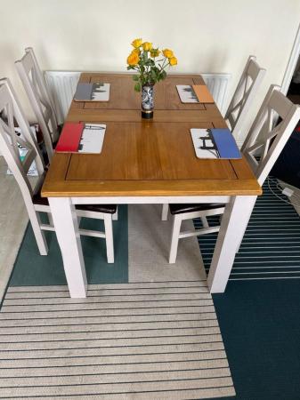 Image 3 of Oak dining table with four leather chairs