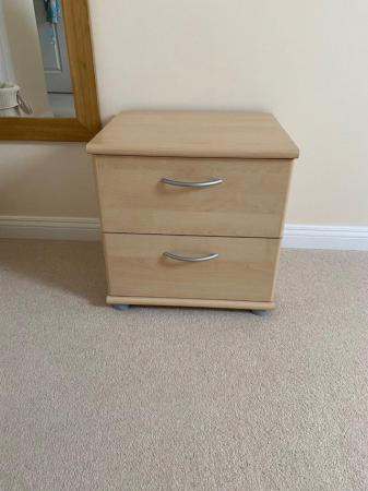 Image 2 of Matching 2 x bedside cabinets 2 x chest of drawers