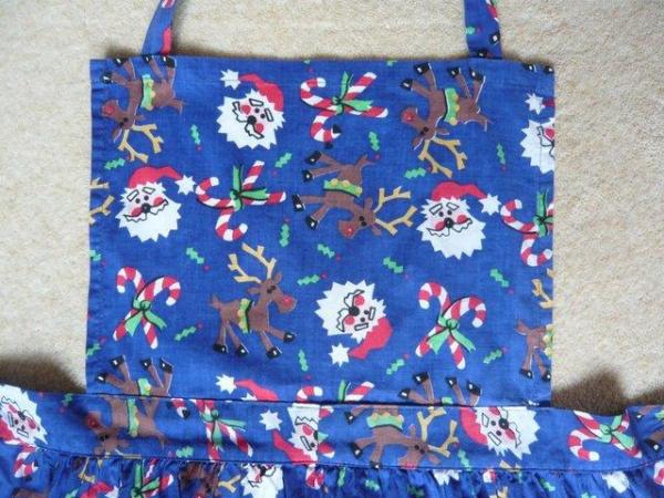 Image 3 of Christmas apron - ladies' very good condition
