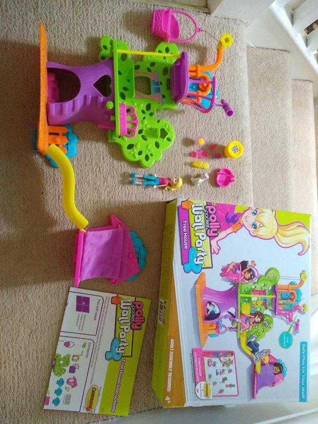 Preview of the first image of Polly Pocket Wall Party – Treehouse.