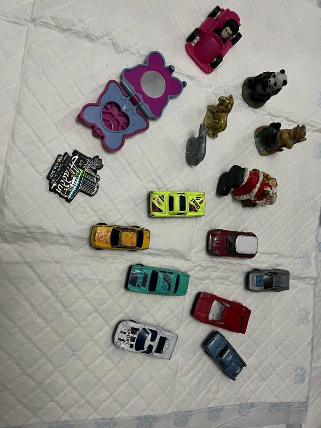 Preview of the first image of Collectibles 8 cars, 5 ornaments and 1 mirror.