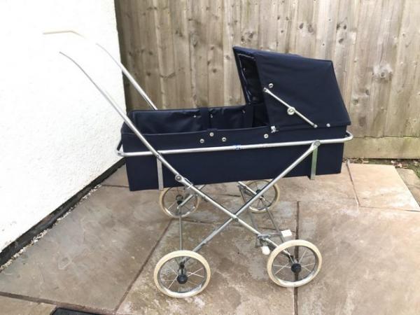 Image 5 of Vintage Silver Cross Carrycot and Transporter