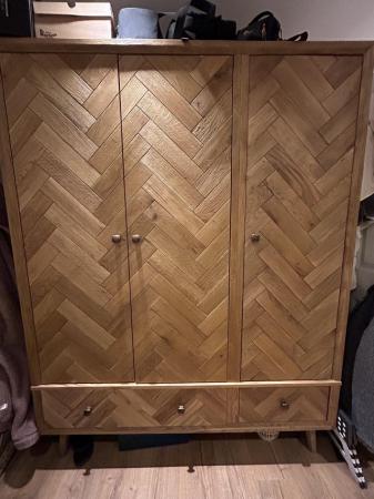 Image 3 of Oak Furnitureland solid oak triple wardrobe