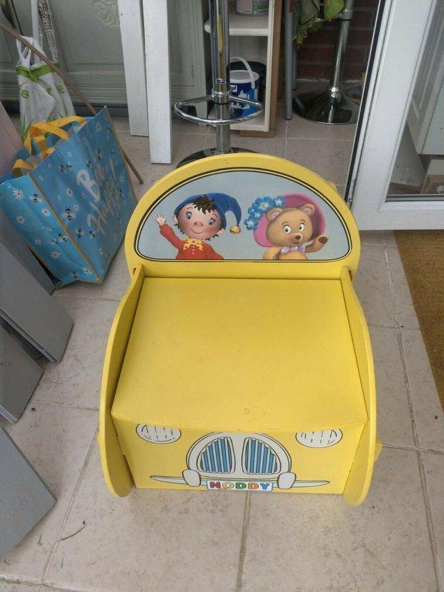 Preview of the first image of Yellow Noddy toy storage seat box.