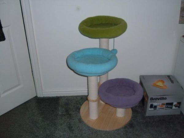 Image 3 of cat beds with scratching posts