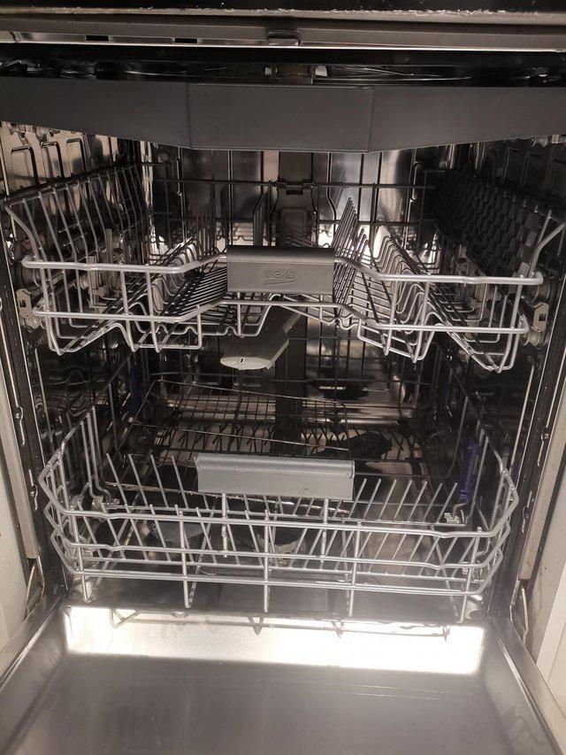 Preview of the first image of Beko dishwasher - freestanding.