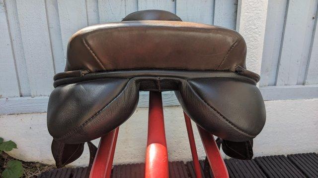 Preview of the first image of 17.5" Brown Barnsby Monoflap Jump Saddle.