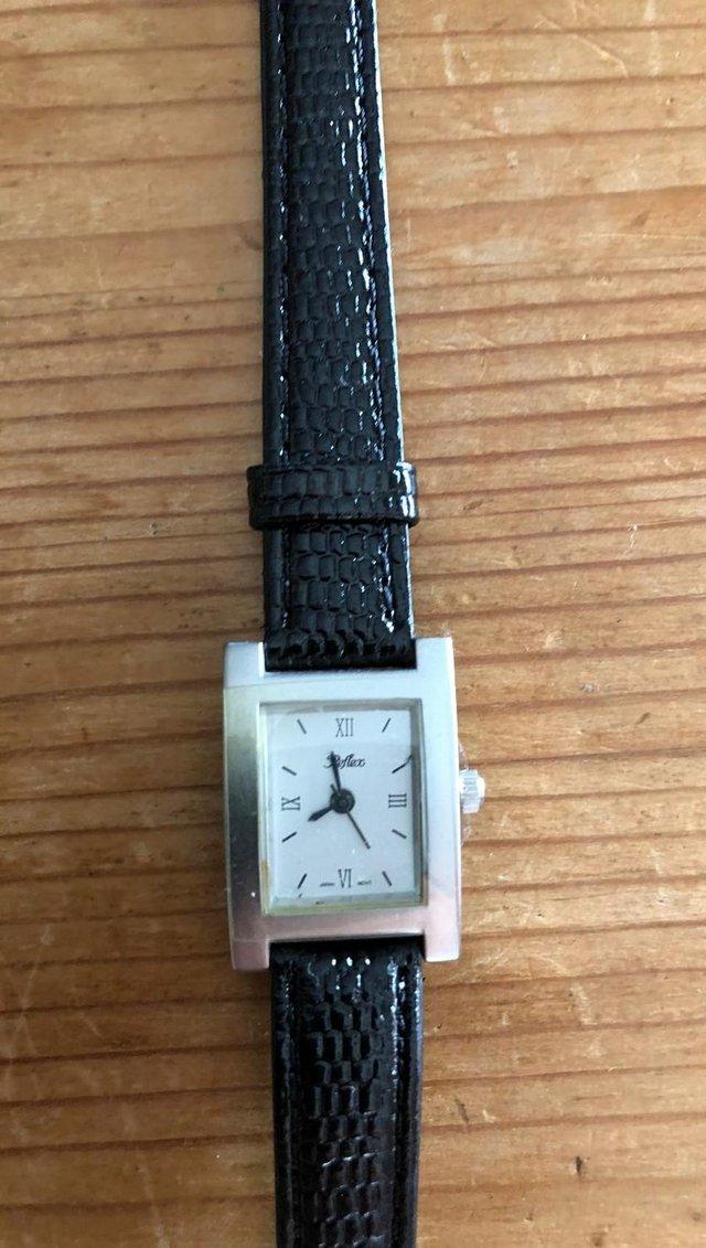 Preview of the first image of NEW LADIES REFLEX QUARTZ WRIST WATCH.