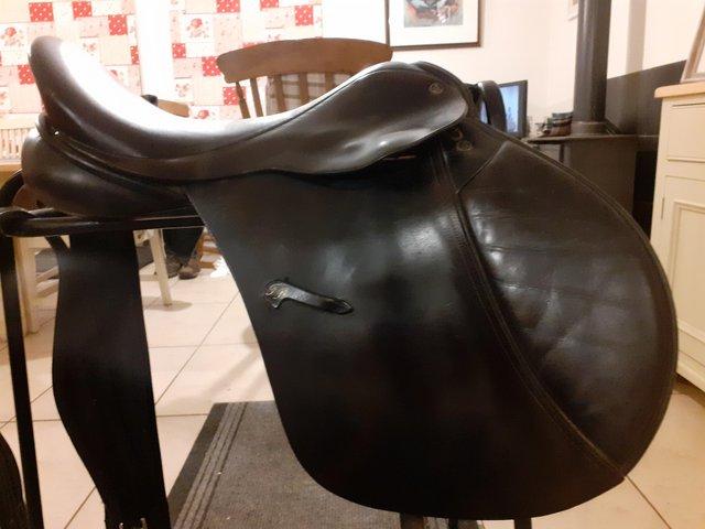 Preview of the first image of Frank Baines Quality Saddle G.P. 17.5 inch 2X wide Black.