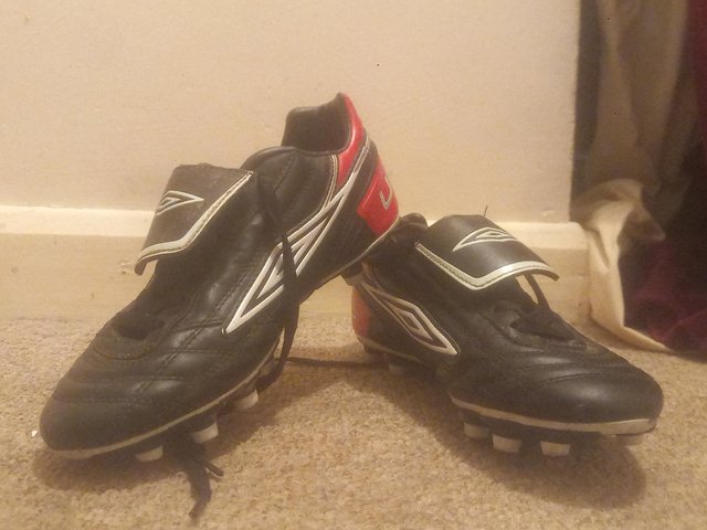 Preview of the first image of Size 5 Umbro Football boots.