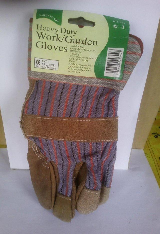 Preview of the first image of 1 x pair work/garden gloves ( Medium ) £3 or 2 pair for £5.