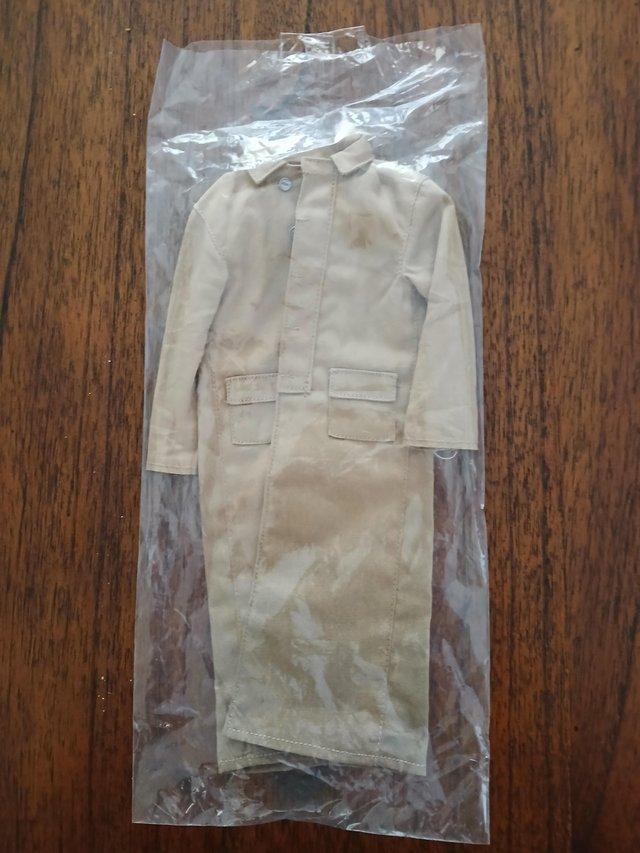 Preview of the first image of Hot Toys MMS617 1.6 Scale Khaki Long Duster Coat.