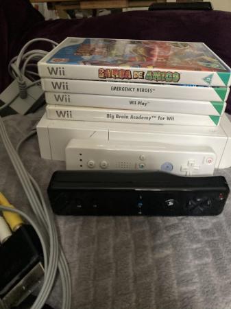 Image 2 of Wii console with games and 2 handsets