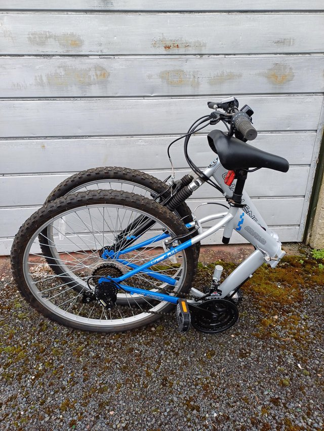 Mountain Bike with twist grip gears. - £25