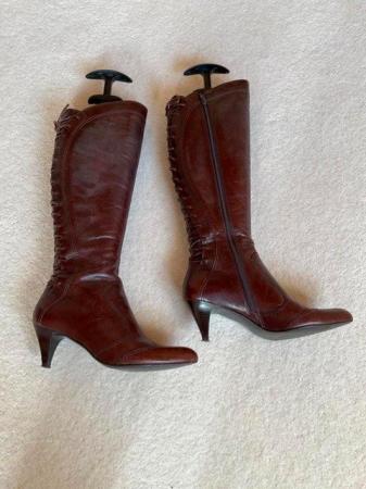 Image 1 of LADIES BROWN LEATHER BOOTS - size 39