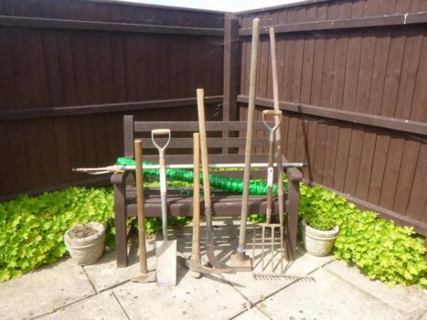 Image 1 of COLLECTION OF 8 TOOLS + PLASTIC FENCING