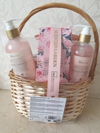 Image 3 of Scented Garden Country Rose Bath Gift Set