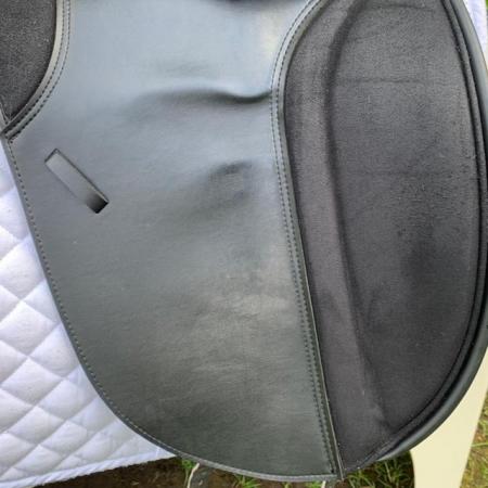 Image 9 of Thorowgood T4 17.5" dressage saddle (S3169)