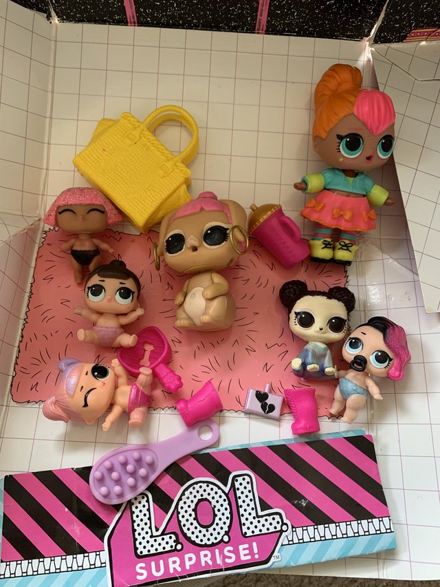 Preview of the first image of L.O.L. dolls set colour change babies etc.