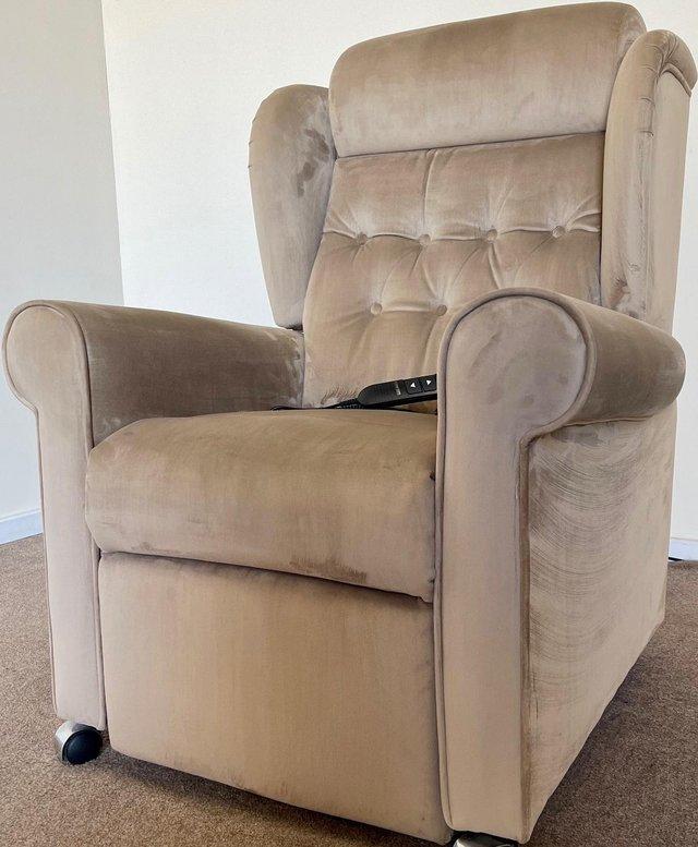 Preview of the first image of LUXURY ELECTRIC RISER RECLINER BROWN CHAIR ~ CAN DELIVER.