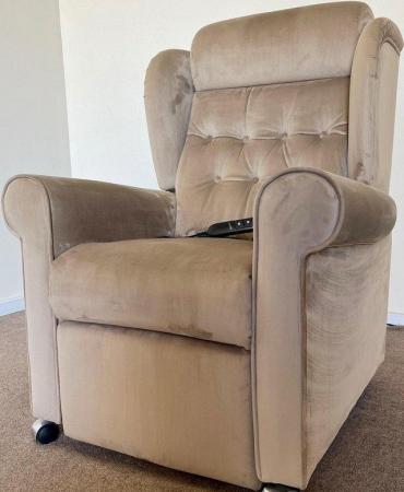 Image 1 of LUXURY ELECTRIC RISER RECLINER BROWN CHAIR ~ CAN DELIVER