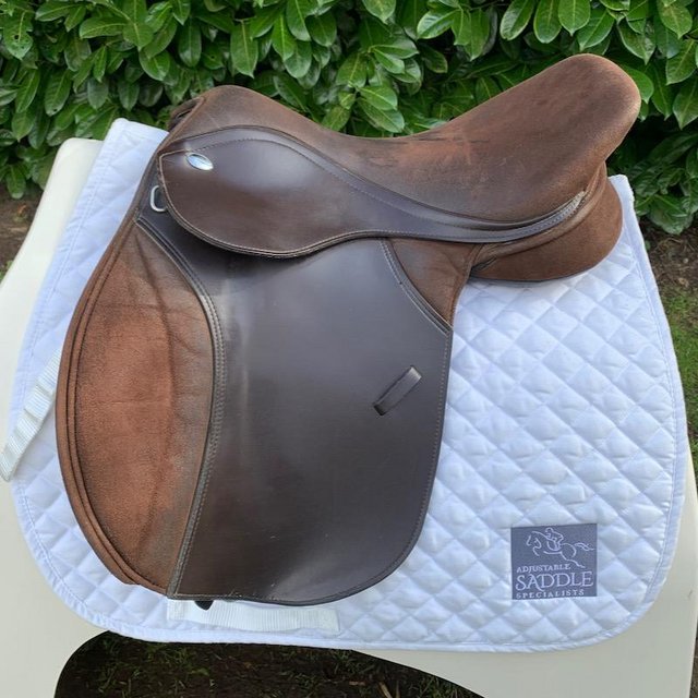 Preview of the first image of Thorowgood T4 17.5 inch cob saddle (S3105).