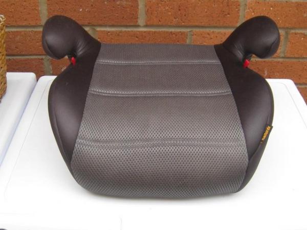 Image 2 of Halford's car booster seat