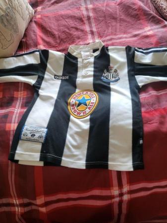Image 2 of Newcastle United t shirt signed Alan Shearer