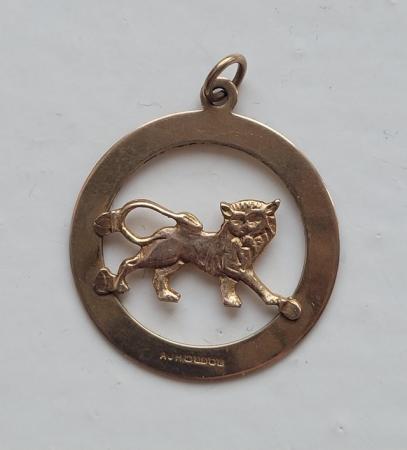 Image 2 of Vintage alfred james howe 9ct gold pendant