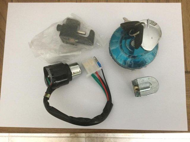Preview of the first image of Honda cm 250 lock set with two keys.