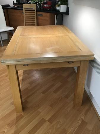 Image 11 of EXTENDING SOLID OAK DINING TABLE RRP £550 SEATS 6-8