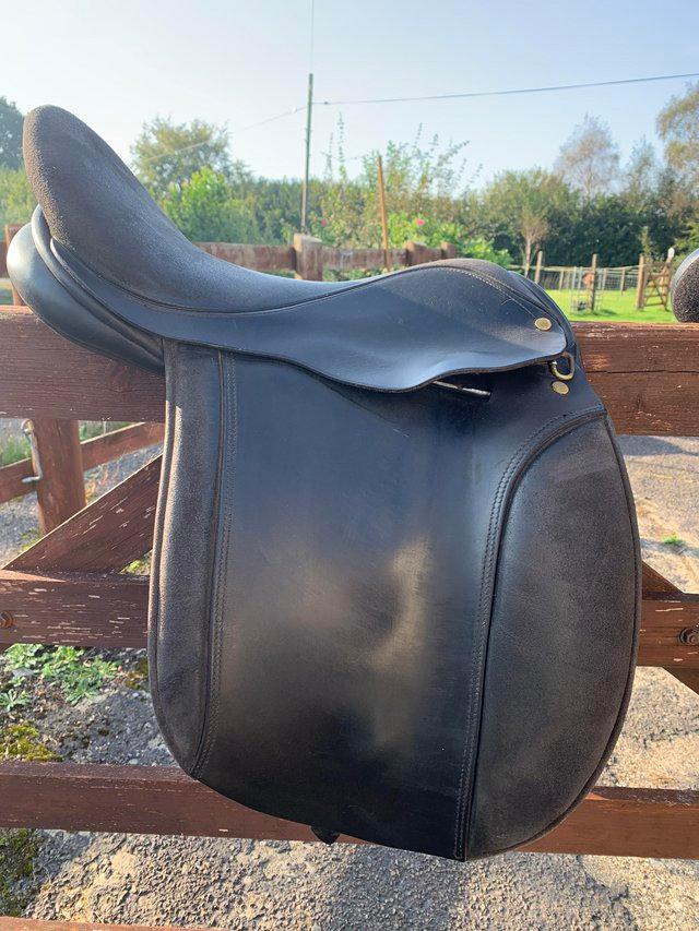 Preview of the first image of Robert Jenkins 17”VSD saddle..