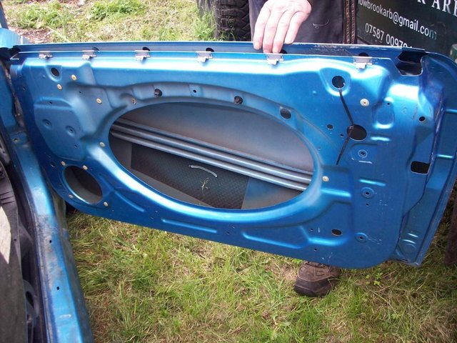 Preview of the first image of MINI COOPER R53 2003 DOOR - BARE (FRONT DRIVERS SIDE) BLUE U.