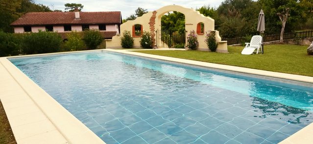 Image 24 of Large house with swimming pool and 1 bedroom annexe for sale