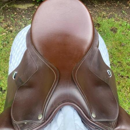 Image 8 of Bates 17 inch wide brown saddle