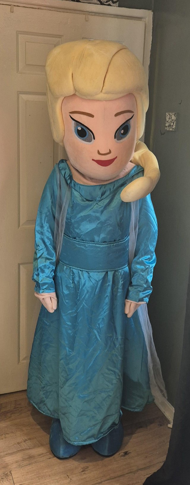 Preview of the first image of Lookalike elsa mascot costume.