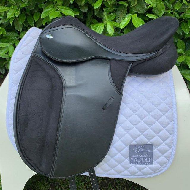 Preview of the first image of Thorowgood T4 17.5" dressage saddle (S3169).