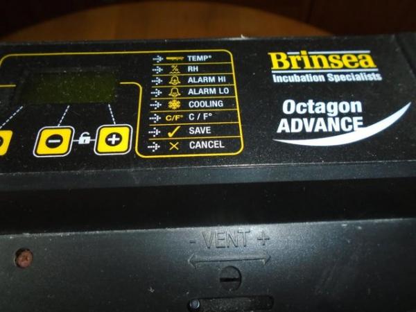 Image 3 of Brinsea Octagon Advance Incubator