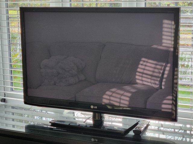 Preview of the first image of 42inch plasma TV - 42PJ350 LG.
