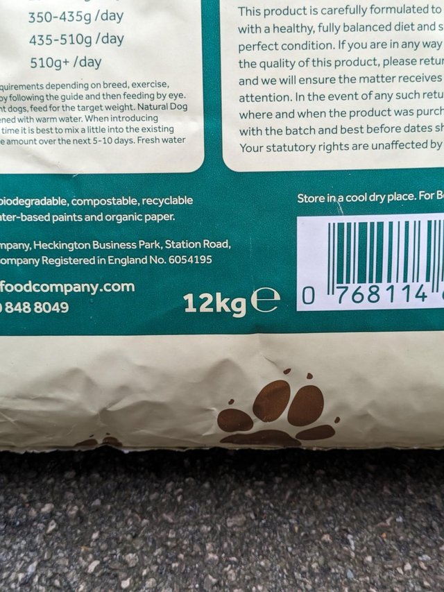 Preview of the first image of Adult Dog Food - Chicken Flavour.