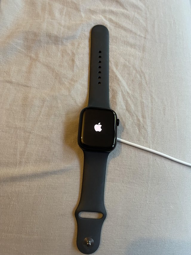 Preview of the first image of Series 8 Apple Watch 45mm.