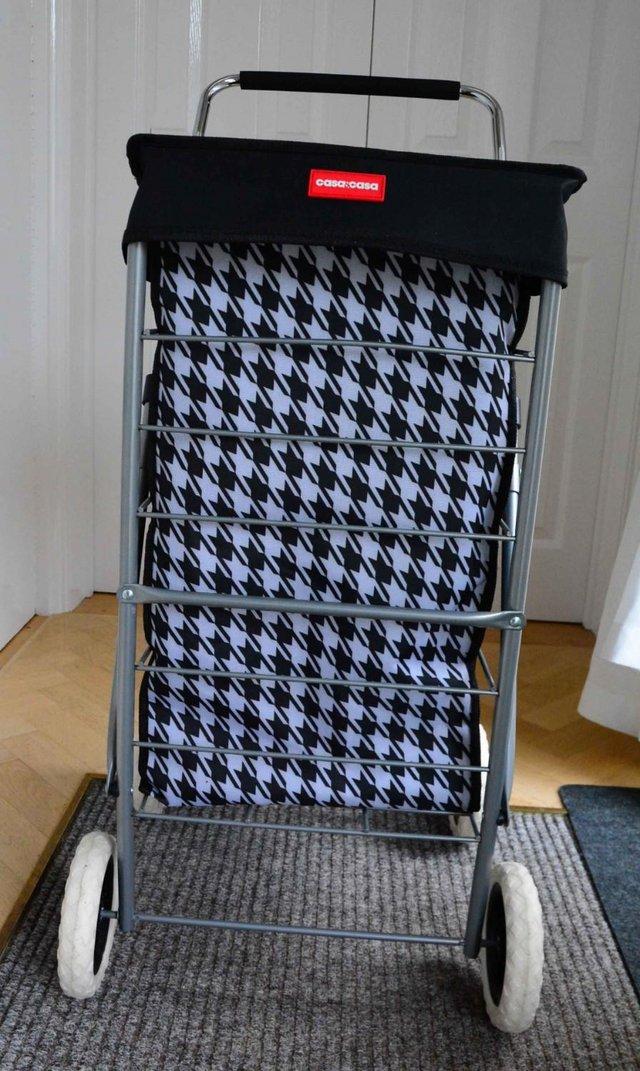 Preview of the first image of Foldable shopping trolley in excellent condition.