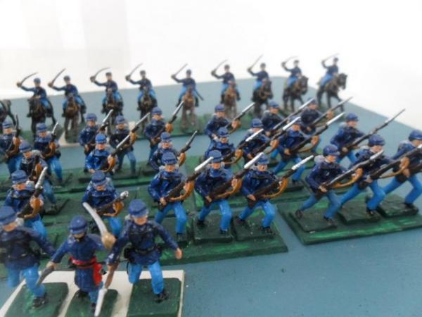 Image 22 of 28 mm white metal Union & Confederate ACW 233 figures.