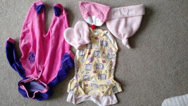 Preview of the first image of Baby girl 3-6 months clothes £3.