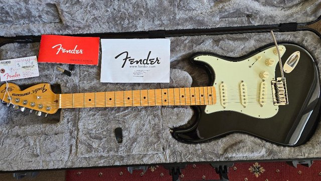 Image 3 of Fender The Edge Artist Series Signature Stratocaster MINT