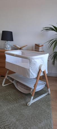 Image 2 of Excellent condition bedside crib and bouncer