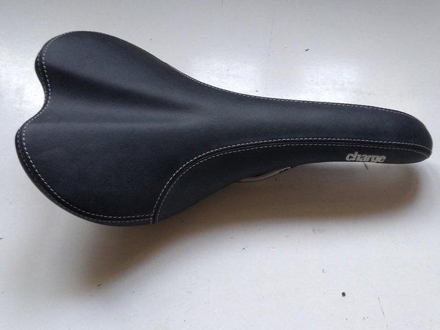 Preview of the first image of CHARGE SPOON SADDLE, BLACK **NEW ! **REDUCED !.